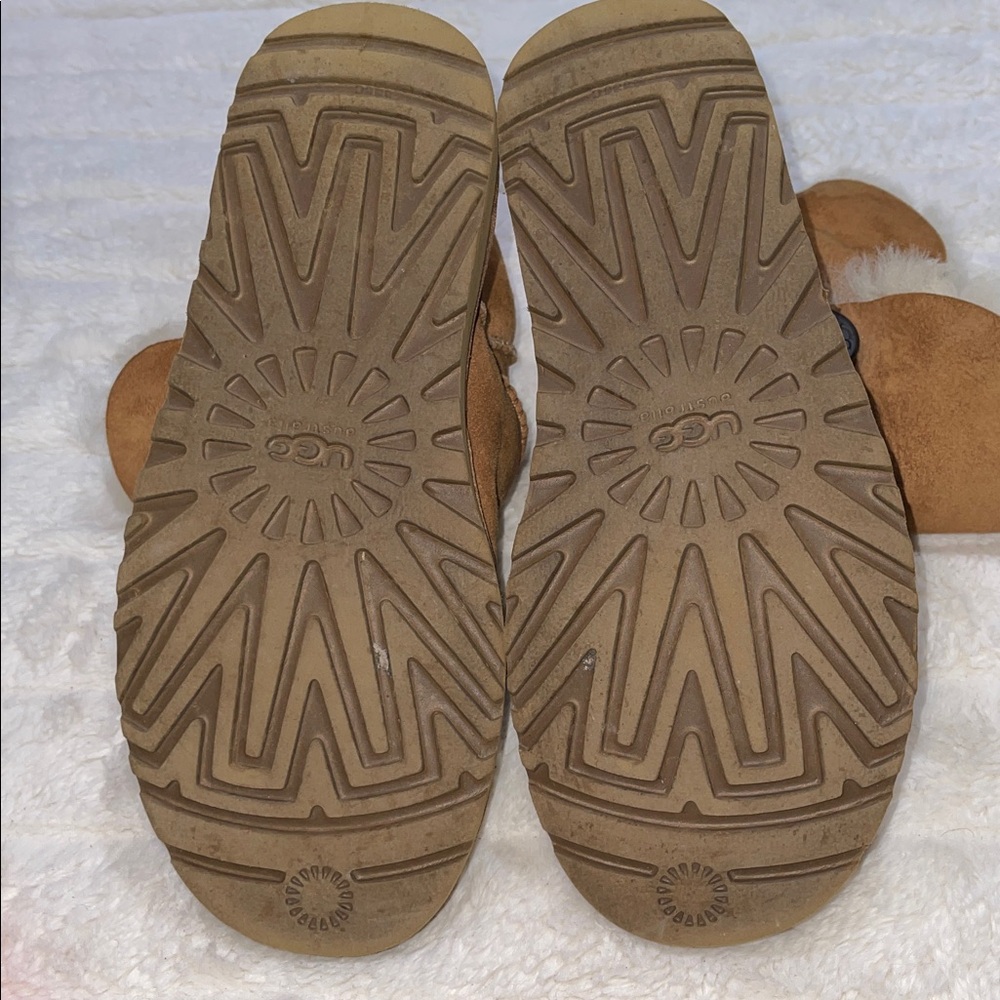 Ugg Bailey Button - image 6